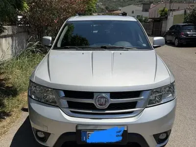 Usata Fiat Freemont Urban 140 CV (102 kW) 2014 Grigio SUV