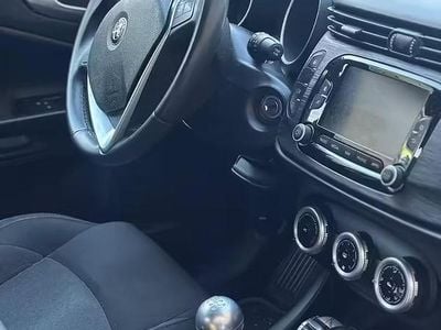 Second-hand Alfa Romeo Giulietta 120 CP (88 kW) 2016 Alb Hatchback