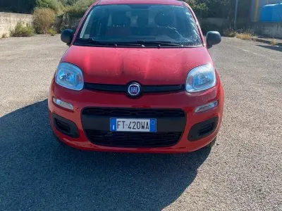Usata Fiat Panda Lounge 69 CV (50 kW) 2019 Rosso Utilitaria