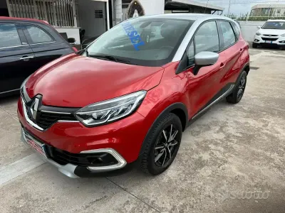 Usata Renault Captur Intens 110 CV (80 kW) 2017 Rosso SUV