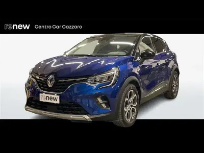 Usata Renault Captur Techno 145 CV (106 kW) 2023 Blu scuro SUV