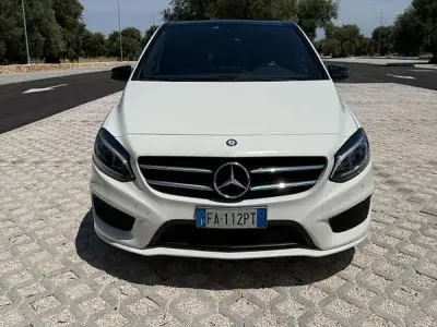 Usata Mercedes B200 Premium 136 CV (100 kW) 2015 Bianco Utilitaria