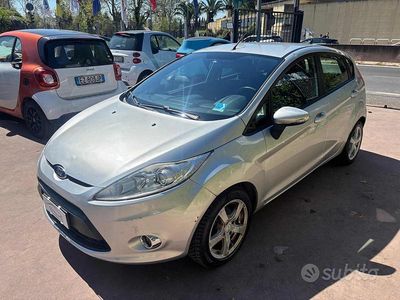 Begagnad Ford Fiesta Titanium 97 HK (71 kW) 2012 Grå Halvkombi