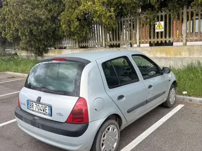Usata Renault Clio 58 CV (42 kW) 2001 Grigio Utilitaria