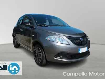 Usata Lancia Ypsilon Silver 69 CV (50 kW) 2023 Grigio pietra metallizzato Utilitaria