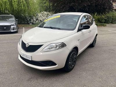 Usata Lancia Ypsilon Gold 69 CV (50 kW) 2018 Bianco Utilitaria