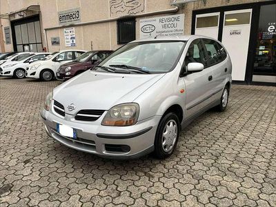 Argento Usata 2002 Nissan Almera Tino Monovolume | 2490 €