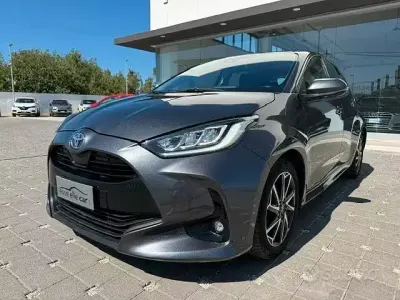 Usata Toyota Yaris Trend 72 CV (52 kW) 2022 Grigio Utilitaria