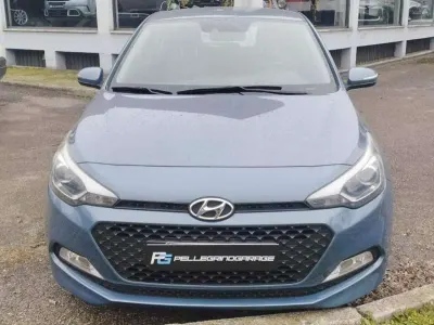 Käytetty Hyundai i20 Style 75 HP (55 kW) 2015 Sininen Viistoperä