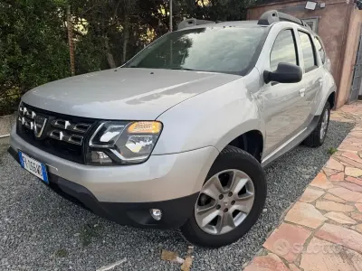 Usata Dacia Duster Lauréate 110 CV (80 kW) 2017 Grigio SUV