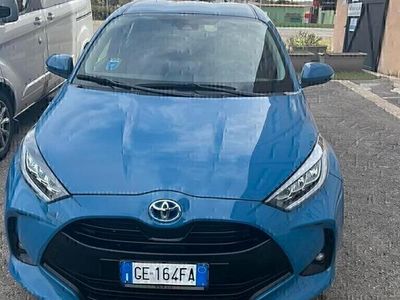 Usata Toyota Yaris Hybrid Trend 92 CV (67 kW) 2021 Blu Berlina