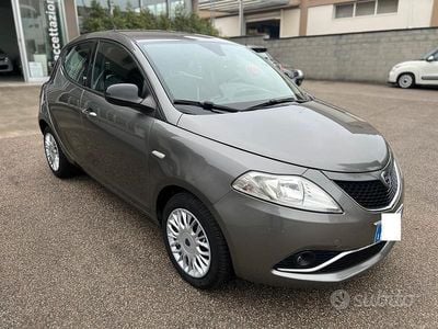 Usata Lancia Ypsilon Gold 69 CV (50 kW) 2017 Grigio Utilitaria