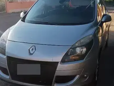 Usata Renault Scénic III 131 CV (96 kW) 2011 Grigio Monovolume