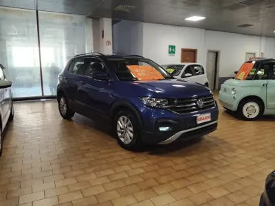 Usata VW T-Cross Life 95 CV (69 kW) 2019 Reef blue met / metallizzato SUV