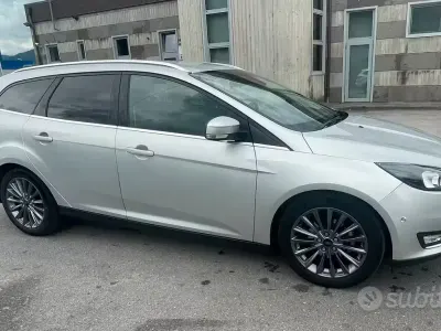 Usata Ford Focus 120 CV (88 kW) 2014 Grigio Station wagon