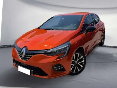 Usata Renault Clio V Techno 140 CV (102 kW) 2023 Arancione Berlina