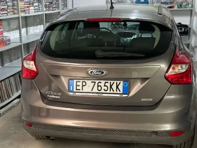 Usata Ford Focus 125 CV (91 kW) 2012 Grigio Berlina