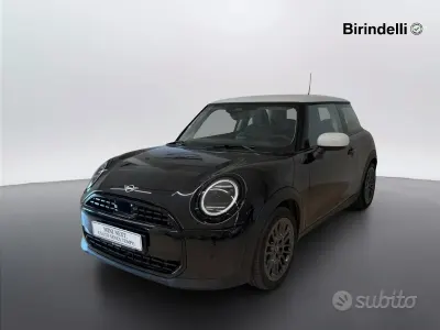 Usata Mini Cooper Classic 114 kW (156 CV) 2025 Midnight black ii Utilitaria