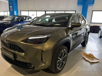 Usata Toyota Yaris Cross Lounge 116 CV (85 kW) 2021 Grigio SUV