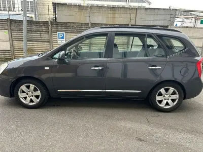 Usata Kia Carens 140 CV (102 kW) 2007 Nero Monovolume