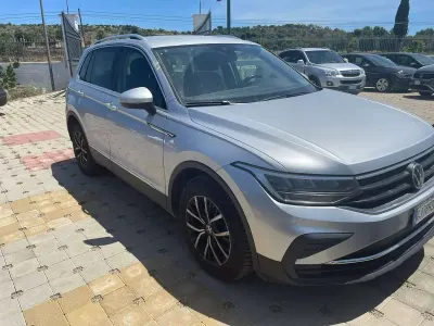 Usata VW Tiguan Life 150 CV (110 kW) 2022 Argento SUV