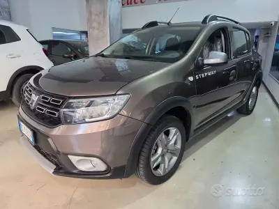 Usata Dacia Sandero Stepway 101 CV (74 kW) 2020 Marrone Berlina