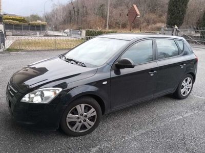 usata Kia Ceed 1.4 109CV Vendo, con dispiacere, perché ho ereditato una macchina nuova