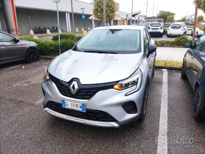 Usata Renault Captur 100 CV (73 kW) 2022 Grigio SUV