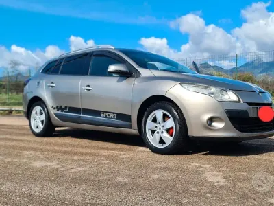 Usata Renault Mégane GrandTour 110 CV (80 kW) 2011 Giallo Station wagon