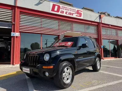 Usata Jeep Cherokee Sport 143 CV (105 kW) 2004 Nero SUV
