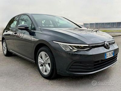 Usata VW Golf VIII Life 116 CV (85 kW) 2022 Grigio Berlina