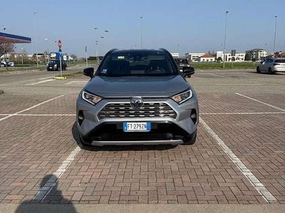 Usata Toyota RAV4 Hybrid Style 178 CV (130 kW) 2019 Argento SUV