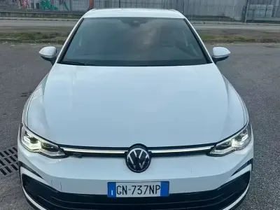 Usata VW Golf VIII R-line 150 CV (110 kW) 2023 Bianco Berlina