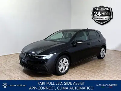 Usata VW Golf VIII Life 116 CV (85 kW) 2024 Grenadill black Utilitaria
