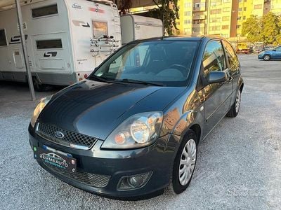 Usata Ford Fiesta Titanium 70 CV (51 kW) 2007 Grigio Utilitaria