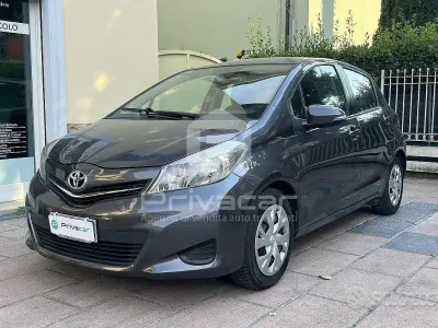 Usata Toyota Yaris 69 CV (50 kW) 2012 Grigio Utilitaria