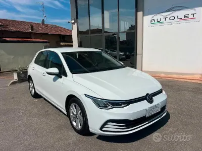 Usata VW Golf VIII Life 110 CV (80 kW) 2021 Bianco Berlina