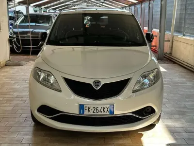 Usata Lancia Ypsilon Silver 69 CV (50 kW) 2017 Bianco Utilitaria