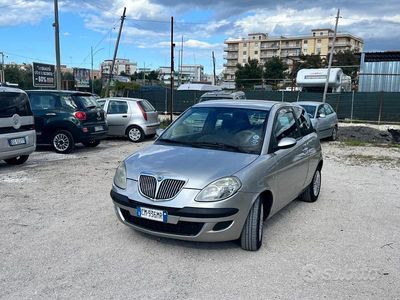 Usata Lancia Ypsilon 69 CV (50 kW) 2005 Argento Utilitaria
