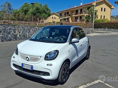Usata Smart ForFour 71 CV (52 kW) 2014 Bianco Utilitaria