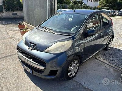 Grigio Usata 2009 Peugeot 107 Utilitaria | 2900 € (Buon prezzo)