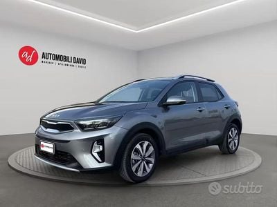 Usata Kia Stonic Style 84 CV (61 kW) 2024 Grigio SUV