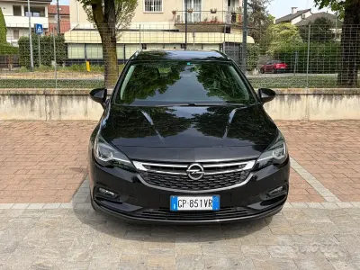Käytetty Opel Astra Business 110 HP (80 kW) 2017 Musta Farmari