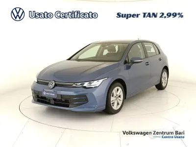 Usata VW Golf VIII Life 116 CV (85 kW) 2025 Blu Berlina