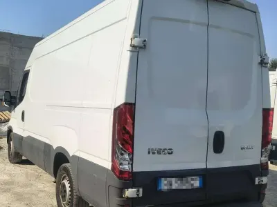 Usata Iveco Daily 156 CV (114 kW) 2017 Bianco Furgone