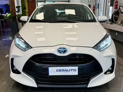 Usata Toyota Yaris Hybrid Trend 92 CV (67 kW) 2022 Super white Berlina