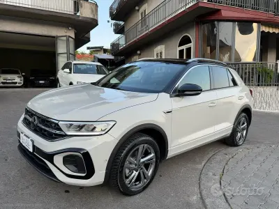 Usata VW T-Roc R-line 116 CV (85 kW) 2023 Beige SUV