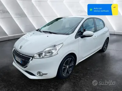 Usata Peugeot 208 Allure 68 CV (50 kW) 2014 Bianco Utilitaria
