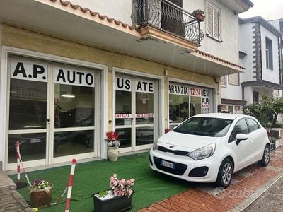 Usata Kia Rio Active 75 CV (55 kW) 2014 Bianco Berlina