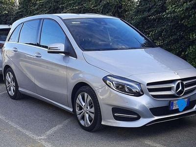 Usata Mercedes B200 156 CV (114 kW) 2016 Argento Monovolume